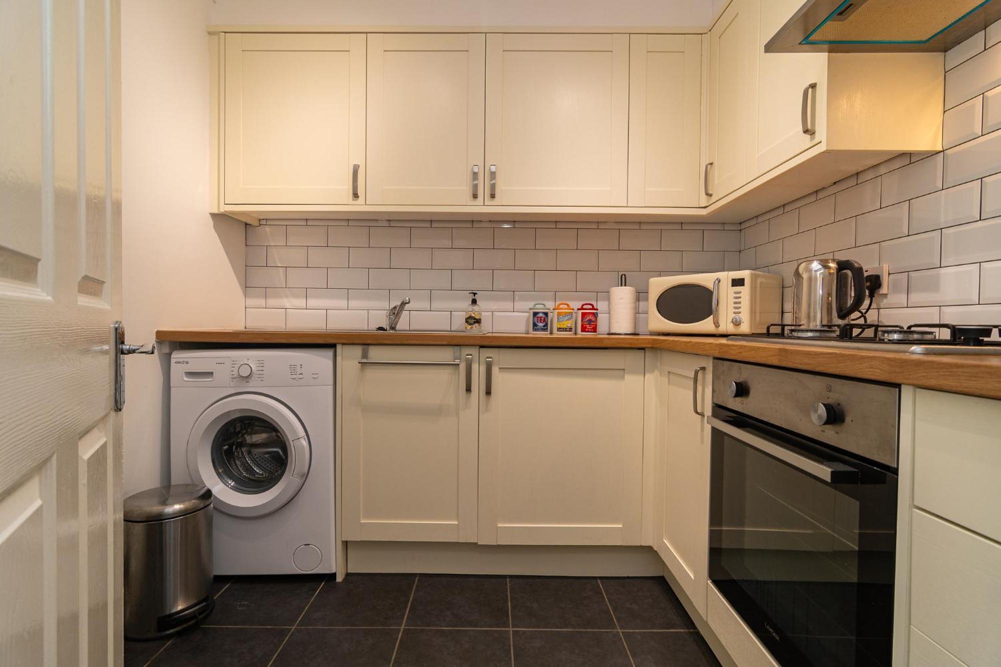 Light And Airy 1 Bedroom Flat 700M From The Beach Bournemouth Eksteriør bilde